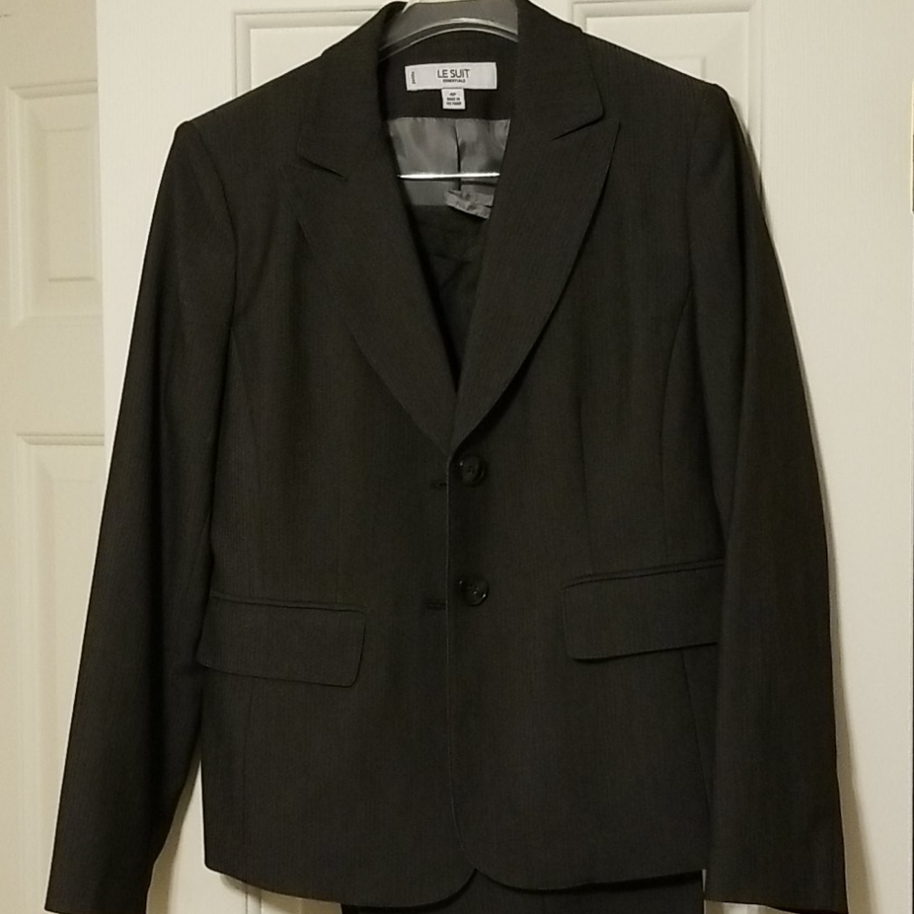 Le Suit gray suit